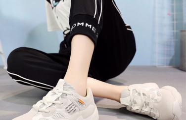 [Bạn có biết] Phối giày sneaker nữ như thế nào là cá tính, sành điệu?
