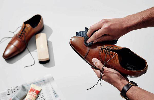 cách bảo quản giày da không bị tróc